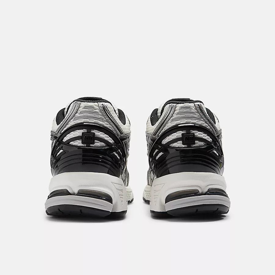 New Balance 1906R - Silver Metallic / Black / Sea Salt