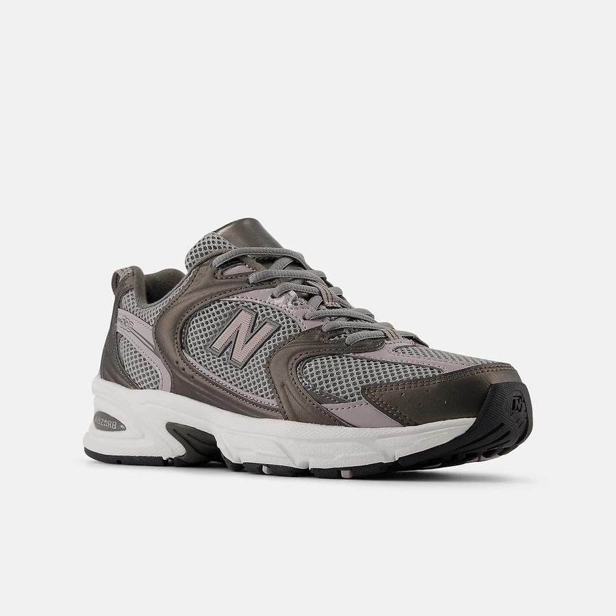 New Balance 530 - Black Metallic / Truffle Salt